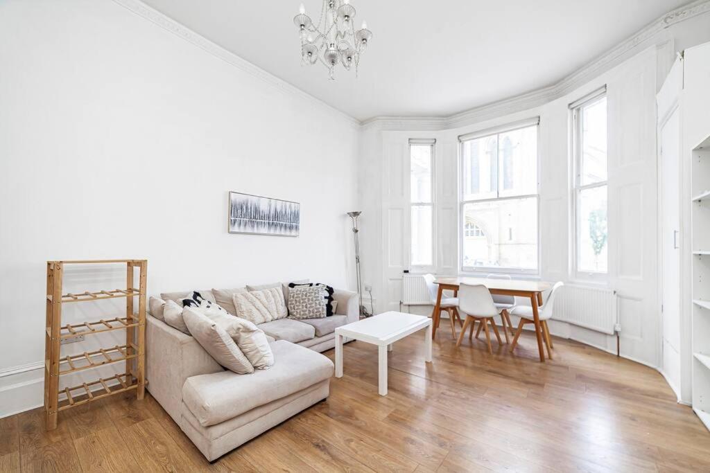 Incredible Location In - 2bed Apartment *